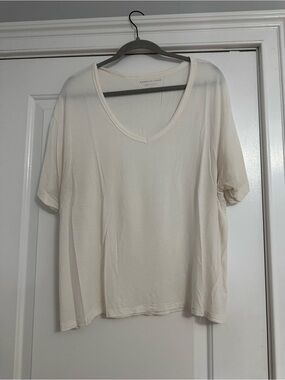 American Eagle Outfitters Women's White V-Neck Tee